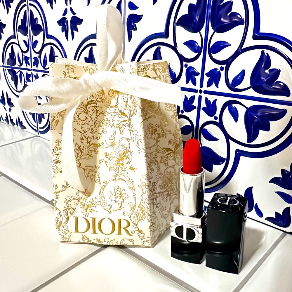 ROUGE DIOR lipstick in 999 Velvet- red